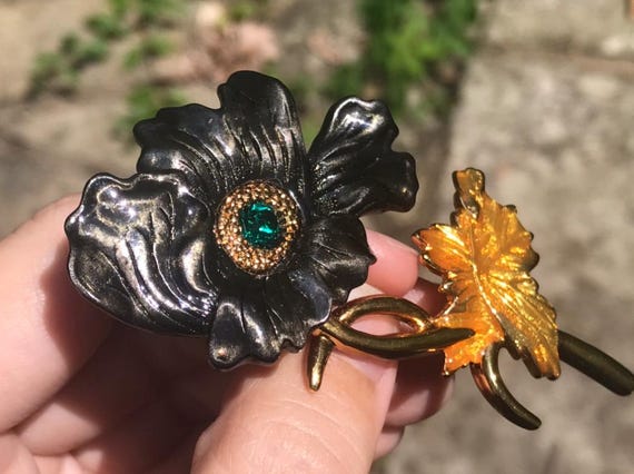 Met Museum Icelandic Poppy Brooch - image 6