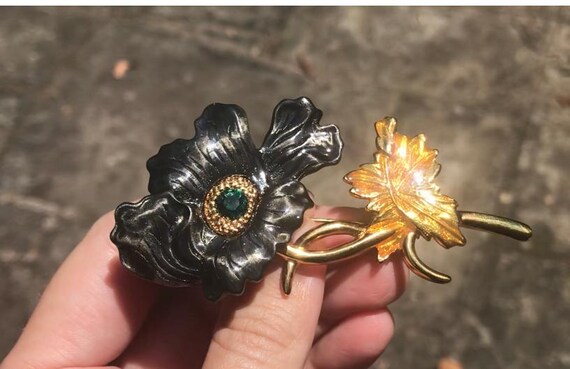 Met Museum Icelandic Poppy Brooch - image 4