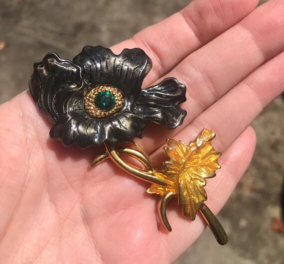 Met Museum Icelandic Poppy Brooch - image 1