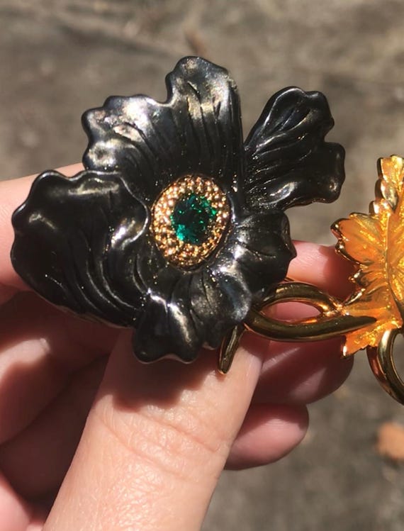 Met Museum Icelandic Poppy Brooch - image 3