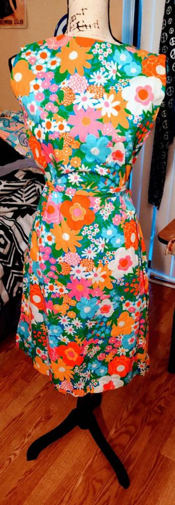 1960s Psychedelic Flower Patterned Apron Dress