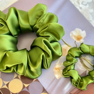 Sap Green 30 Momme 100% Pure Mulberry Silk Satin Scrunchies Giant Jumbo Regular Skinny Ultra Thin Mini Hair Scrunchies for bridesmaids