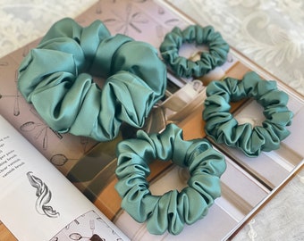 Fern Green Silk Scrunchie: 30 Momme Mulberry Silk Hair Tie