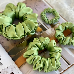 Moss Green 30 Momme 100% Pure Mulberry Silk Satin Scrunchies  XL Giant Jumbo Regular Skinny Ultra Thin Mini Hair Tie Gift For Wedding Gifts