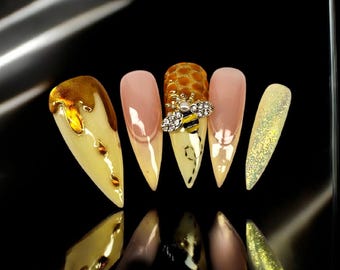 Bee-utiful Buzz| Press On Nails| False Nails