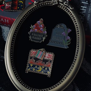 SJM pins: Feyre&#39;s Dresser, &quot;Live, Manon.&quot; & The Cauldron. (pins, kindle grips, bookmarks and stickers)