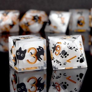ハンドメイド シャープエッジ ダイス 黒猫 ホワイト 樹脂 多面体 RPG ダイス セット 動物 DND ダイス セット TTRPG ダンジョンズ アンド ドラゴンズ ギフト