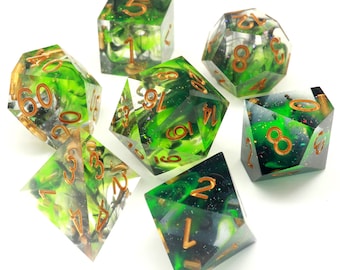 Handgefertigte Sharp Edge Resin Würfel SET: Grüner, Schwarzer, und Glitzer Polyedrischer RPG Würfel