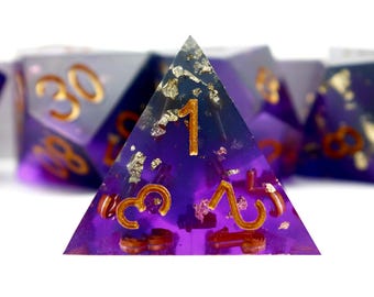 Handgefertigte Sharp Edge Würfel SET: Schwarzer, Lila, und Gold Foil DND Würfel