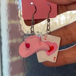 Cowgirl Ohrringe | Süßer Spielkarten Anhänger | silberne Ohrringe