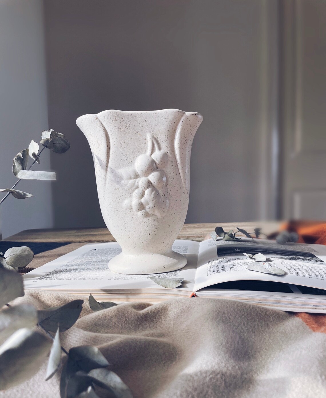 Vintage Raynham Textured White Vase / Made in Australia / Etsy Australia