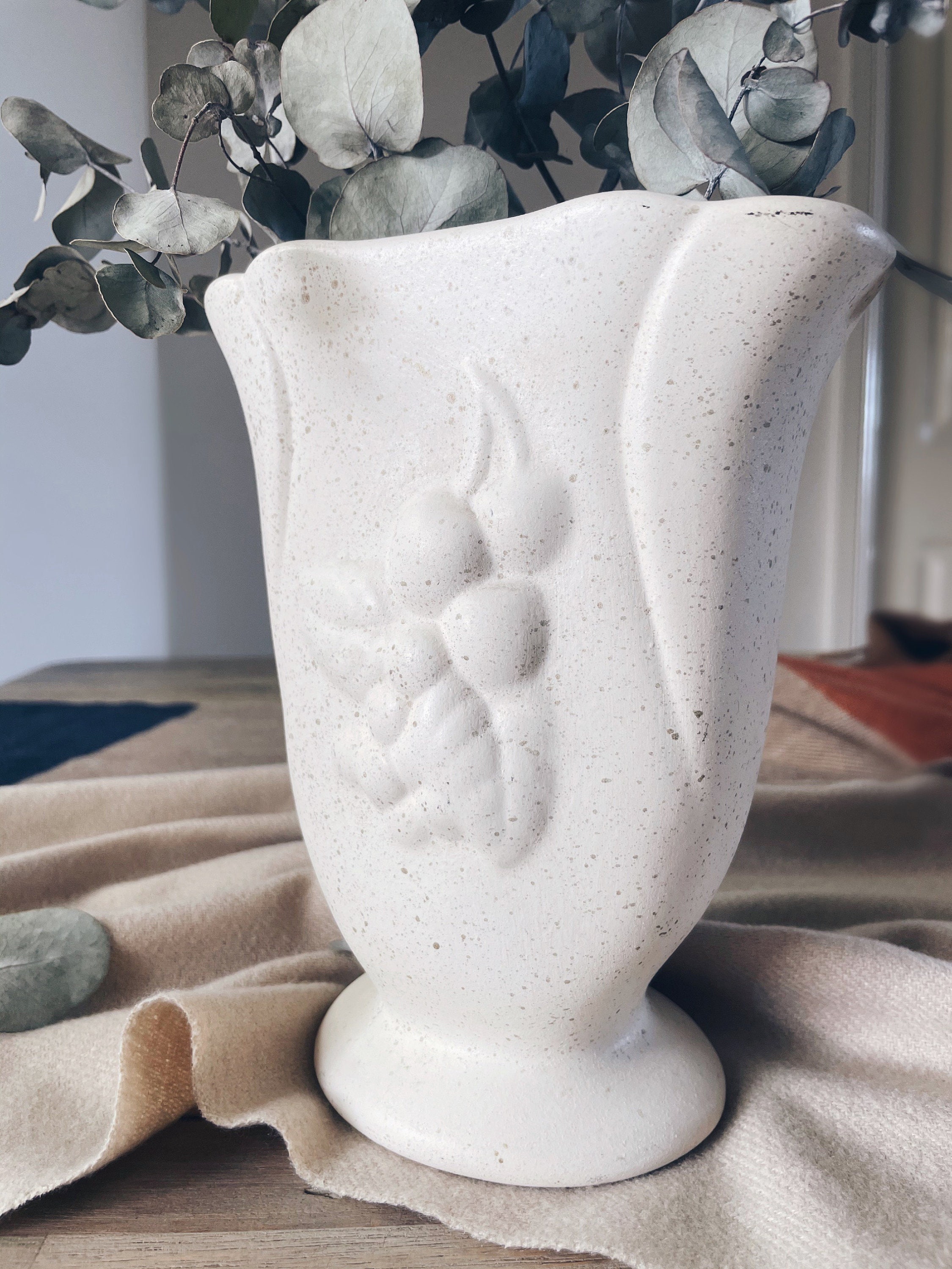 Vintage Raynham Textured White Vase / Made in Australia / Etsy Australia