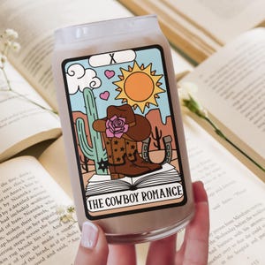 Vaso de cristal con forma de carta del tarot de The Cowboy Romance Bookish, taza de café helado para lectores, regalos para amantes de los libros, tapa de cristal y pajita