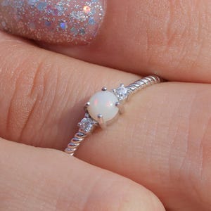 Australian Opal Sterling Silver Ring: Women&#39;s Gemstone Jewelry