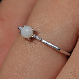 Australian Opal Sterling Silver Ring: Women&#39;s Gemstone Jewelry