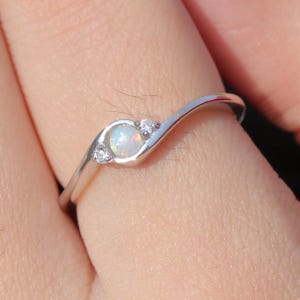 Australian Opal Sterling Silver Ring: Women&#39;s Gemstone Jewelry