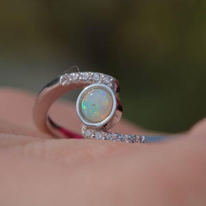 Australian Opal Sterling Silver Ring: Women&#39;s Gemstone Jewelry