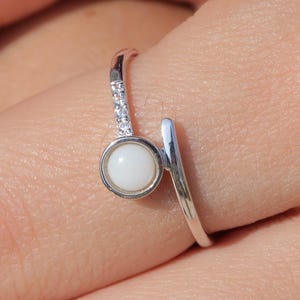 Australian Opal Sterling Silver Ring: Women&#39;s Gemstone Jewelry