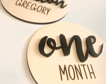 Wooden milestone Rounds - photo props - baby milestones - pregnancy milestones - milestone rounds - Monthly Milestone - baby shower gifts