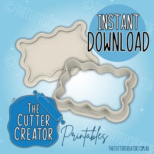 Op de afbeelding: Twee beige koekjessnijders met golvende randen worden getoond tegen een lichtblauwe achtergrond. De tekst "INSTANT DOWNLOAD" staat in een blauwe cirkel. Een blauwe afbeelding met een deegroller en de tekst "THE CUTTER CREATOR Printables" staat in de linker benedenhoek.