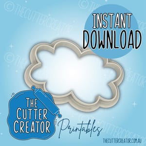 Può includere: Un tagliabiscotti a forma di nuvola in plastica grigio chiaro. L'immagine include il testo "Instant Download" in un cerchio blu e una grafica blu con il testo "The Cutter Creator Printables". Lo sfondo è azzurro.