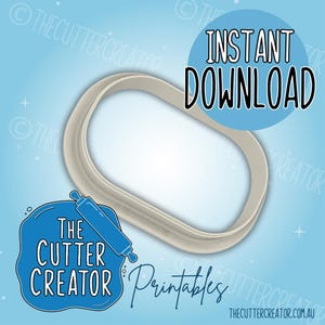 Op de afbeelding: Een lichtbeige ovale koekjessnijder met de tekst "INSTANT DOWNLOAD" in een blauwe cirkel. Het logo van The Cutter Creator staat in een blauwe blob met een deegroller. Het woord "Printables" is cursief geschreven.
