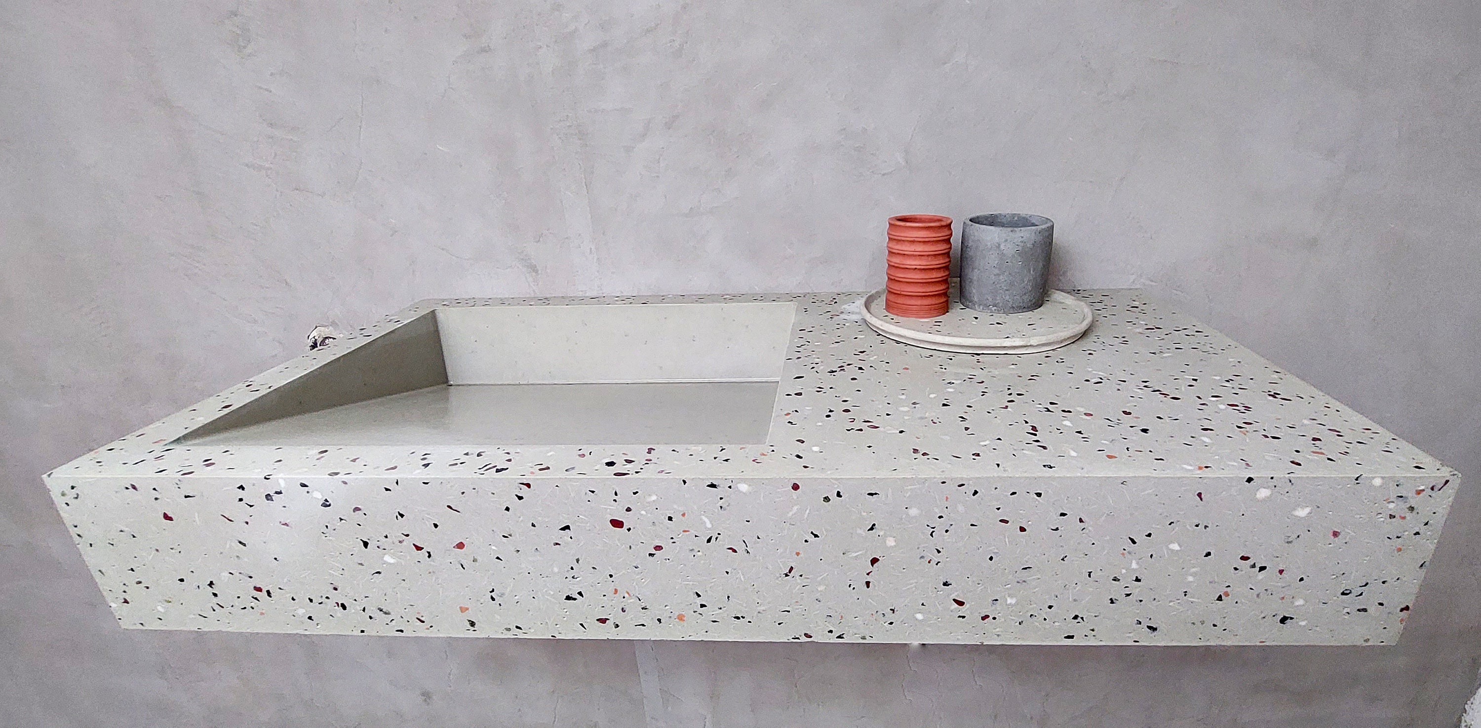 Customised washing sink fully made with recycled aggregates