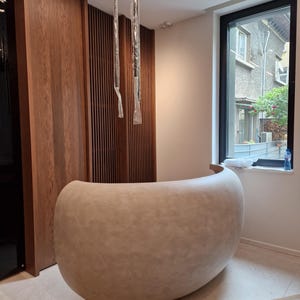 Curved Reception Desk - Modern Front Desk For Boutique Hotel, SPA, Beauty Saloon - Concrete Furniture