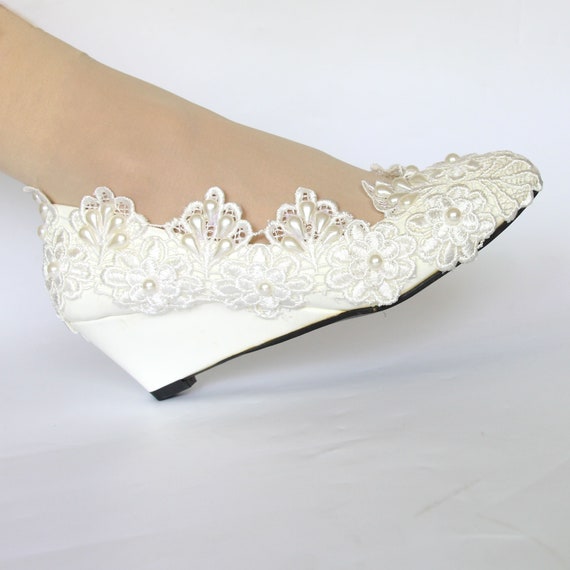 white lace pumps wedding