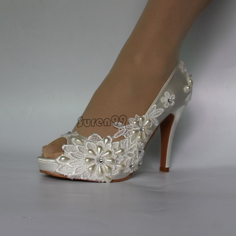 Women's Wedding Shoes Thick Sole Peep Toe Buckle Bridal Shoes with Pearl Tassel & Bow