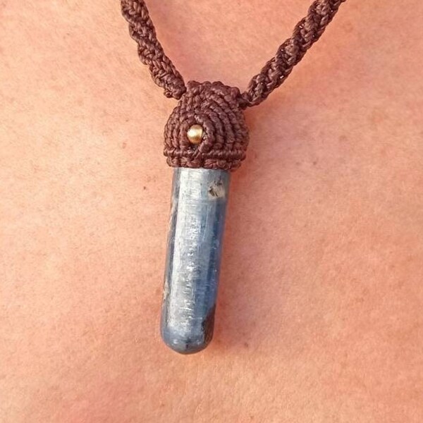 Ocean Kyanite pendant. Blue Kyanite necklace. Kyanite crystal. Polished kyanite. Collier femme. Collier homme. Pendentif,  Kyanit