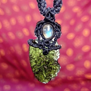 Moldavite necklace. Moldavite macrame necklace. Authentic Moldavite Pendant. Moldavite Pendentif. Moldavite and Moonstone. Moldavite Jewelry