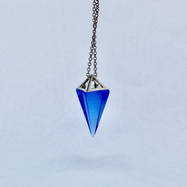 Collar de ápice de pirámide de cuarzo azul siberiano, cristal azul, regalos espirituales, collar de ansiedad, aura de ángel, plata de ley, cristal, regalo