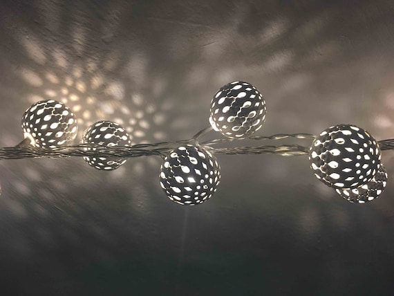 Lichtergirlande 15 weiße Metallkugeln warmweiße LED