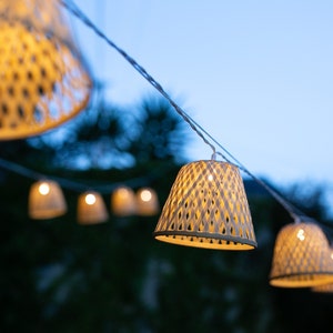 Outdoor LED light guinguette garland with 16 bamboo lampshades L. 4m50 Plug and transformer provided