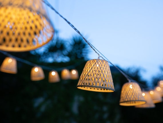LED-Lichterkette fr den Auenbereich mit 16 Bambusschirmen, 4,5 m lang.  Stecker und Transformator im Lieferumfang enthalten. - Etsy.de