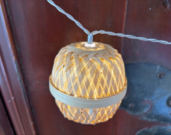 Guirlande lumineuse décorative intérieure 12 boules bambou Diamètre 10 cm