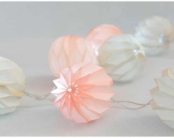 Decorative light garland 10 origami lanterns white and light gray or white and pink. Power supply NOT included, USB plug