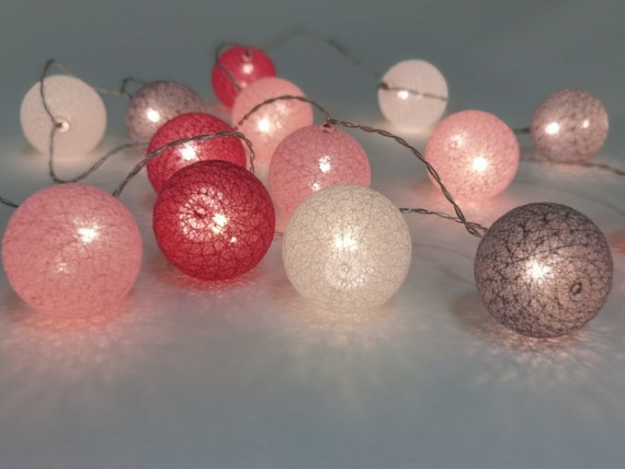 Guirlande lumineuse 20 boules fils coton blanc ou roses avec transformateur  -  France