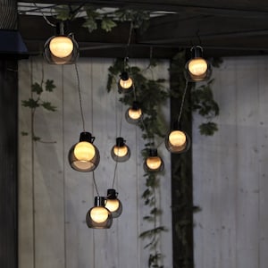 Guirnalda de luces LED solares, 2,7 m, 10 bombillas blancas y pantallas de cristal ahumado.
