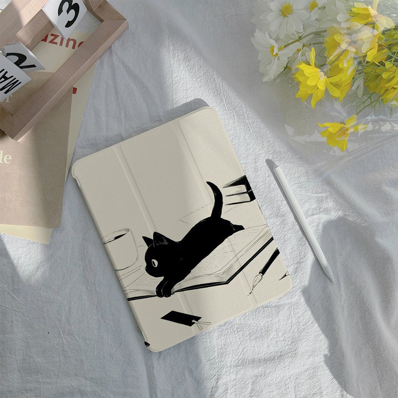 Kawaii Cat Lying on Book iPad Case Cover For iPad 10.2 10.9 11'' 12.9 inch, iPad Air 3 4 iPad mini 6 5 4 3 iPad Pro iPad 2022 2021 Case zdjęcie 2