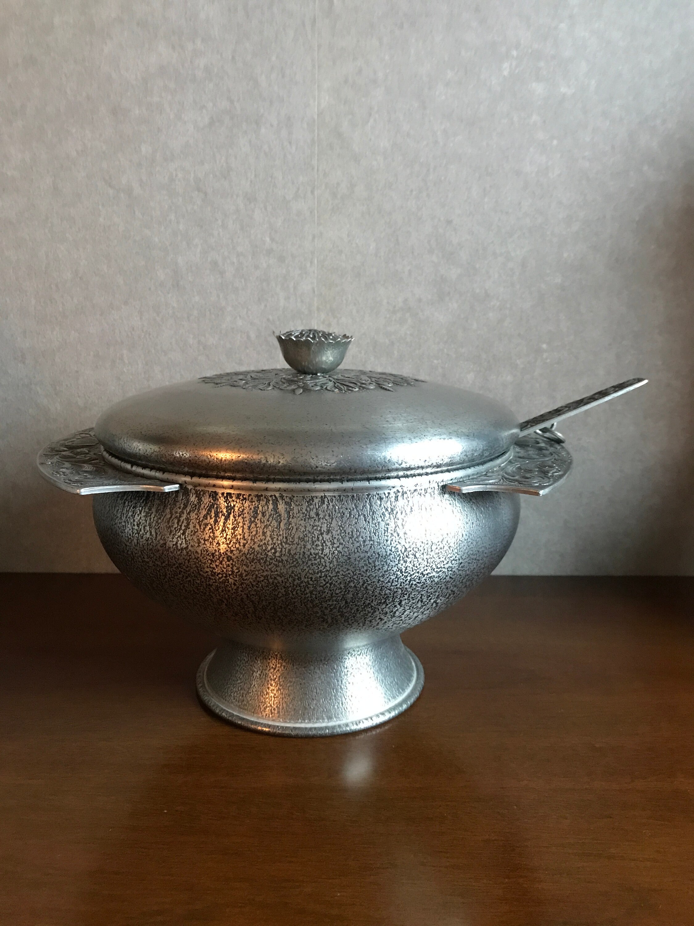 Handmade Eik Tinn Norge Bowl Tureen with Lid and Ladle by Astri Holthe, Vintage, Viking History, 1970s, Norwegian Metal  Art, Eik Norway