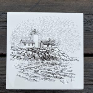 Art Tile van Knut Hunkilen, Limited Edition, Porsgrund Porcelain Factory, Langesund Lighthouse, Porsgrunn Telemark Norway