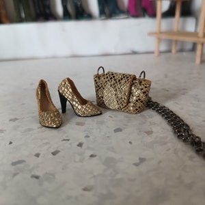 High Heels Schuhe und Handtasche