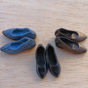 Classic shoes with low heel