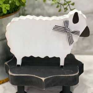 Decoración de ovejas de madera, estante de primavera independiente de estilo rústico campestre para el hogar.