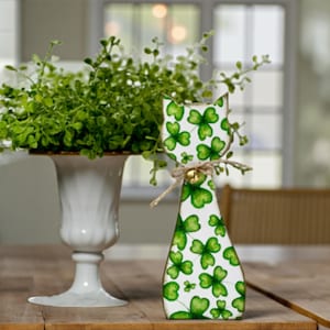 St. Patrick’s Day Shamrock Cat Decor, Handcrafted Wooden Lucky Cat Figurine with Jute Bow, Irish Spring Farmhouse Shelf Accent