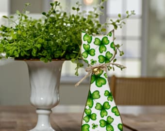 St. Patrick’s Day Shamrock Cat Decor, Handcrafted Wooden Lucky Cat Figurine with Jute Bow, Irish Spring Farmhouse Shelf Accent