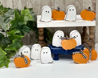 Mini wood ghosts or pumpkins, set of 3, Halloween bowl filler, party favors, Fall home , Halloween tiered tray decor, tiny ghosts,  pumpkins