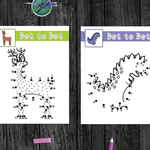 Op de afbeelding: Twee zwart-witte stippen-naar-stippen-activiteitsbladen. E&eacute;n blad toont een rendier, het andere een dinosaurus. Beide bladen hebben bovenaan de tekst "Stippen naar stippen" gedrukt.